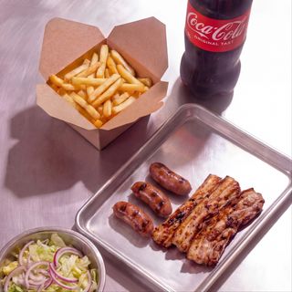 3 Salsichas Toscanas + 3 Entremeadas + 2 Acompanhamentos + Bebida