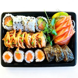 TS12 - Sushi Misto 19pcs.