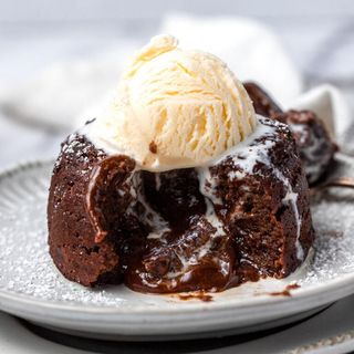 Bolo de chocolate com gelado
