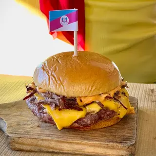 Hambúrguer Chucro com Costela Defumada
