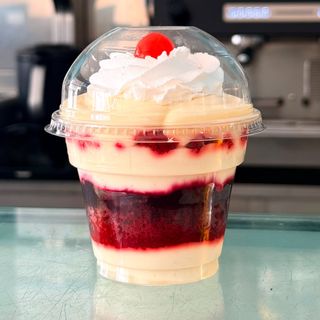Bolo no Pote Red Velvet com Frutos Vermelhos