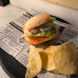 Salmão com Maionese e Alface