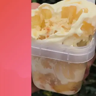 Bolo no pote de ninho com abacaxi