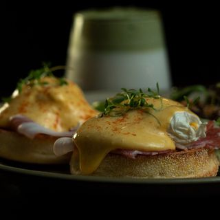 Ovos Benedict com english muffin