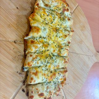 Stuffy cheesy bread with extra mozzarella