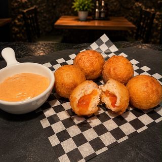 Bolinhas de Frango recheias de molho agridoce