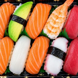 S23. Nigiri Misto 10-Pecas