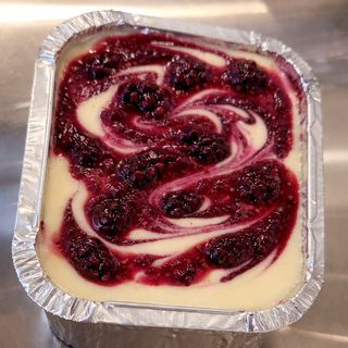 Bolo Gelado Chocolate Branco e Frutos vermelhos