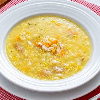 CANJA DE GALINHA COM MASSA CUSCUS