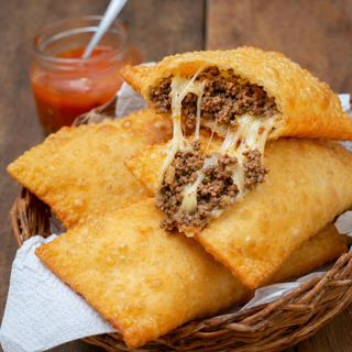 Pastel de Carne com queijo