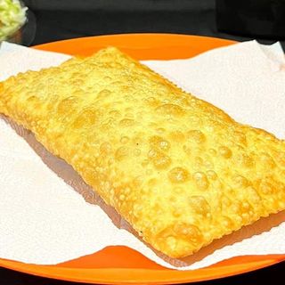 Pastel de bacon calabresa e queijo