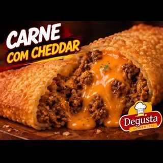 Pastel de carne e cheddar.