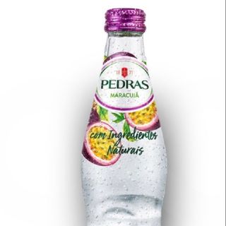 Água com gás sabor maracujá