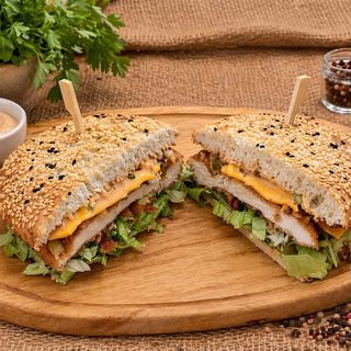 Sandviș cu pui pane (420 gr)