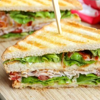 Sandwich triunghiular Club