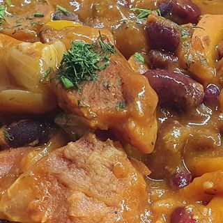 Fasole cu ciolan si afumatura	