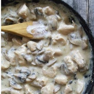 Pui cremos cu mascarpone, smantana si ciuperci	