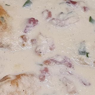 Pui carbonara - cu sos carbonara