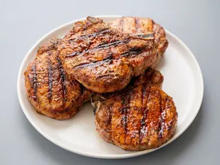 Ceafa de porc la gratar	