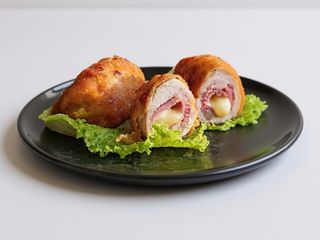 Cordon bleu - piept pui, sunca, cascaval
