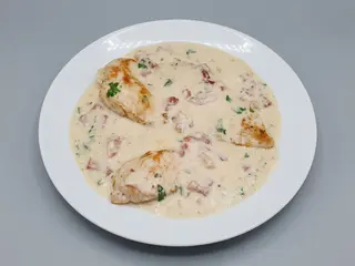 Piept Carbonara si piure de cartofi