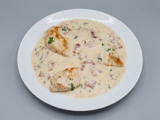 Piept Carbonara si piure de cartofi