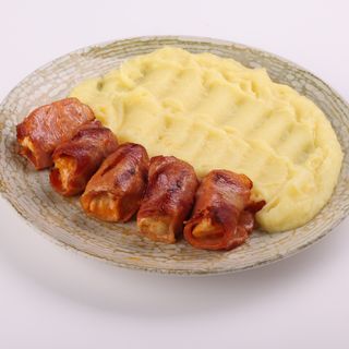 Frigarui de pui in bacon