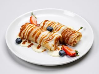 Clătite cu brânză dulce și sos de vanilie