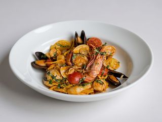 Spaghetti chitarra cu fructe de mare