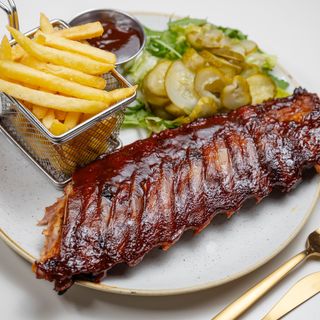 Coaste de porc marinate în bere neagră