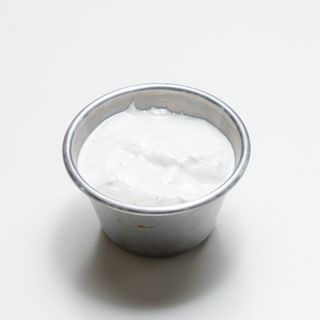 Sos de smântână și usturoi