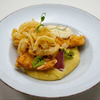 Păstrăv în panko cu mămăliguță