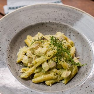 Penne cu pui și pesto făcut în casă