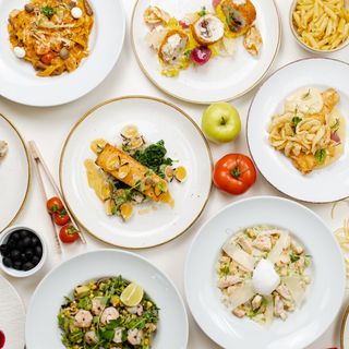 CARTOFI LA CUPTOR CU PARMEZAN