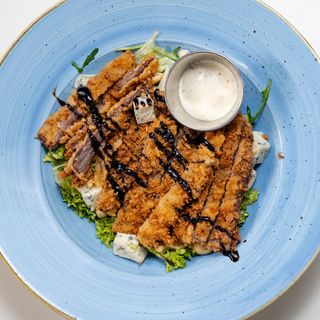 Salată cu vită și gorgonzola