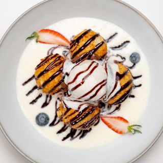 Papanasi cu Nutella și sos de vanilie