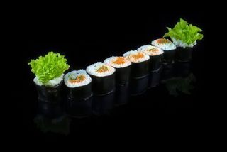 Spicy salmon hosomaki