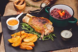 Meniu Ciolănel pentru 2 persoane 900 g