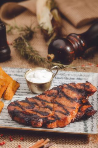 Ceafă de porc marinată la grătar 225 g