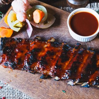 Coaste de porc afumate BBQ + Coca Cola doza 330 ml