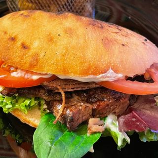 Sandwich cu brisket