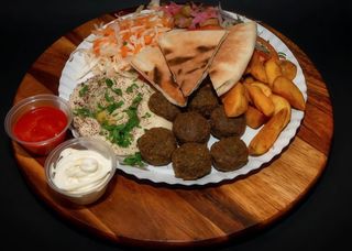 Meniu falafel si bautura la alegere