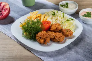 Aripioare picante + sos si salata la alegere 