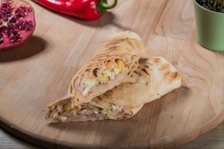 Sunca si cascaval in lipie + sos la alegere