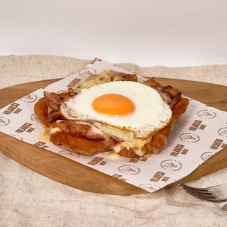 Snitel de pui fried egg