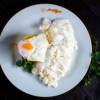 Branză de vaci cu smântână cu mămăligă