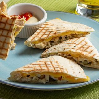 Quesadilla sunca si cascaval 