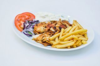 Gyros cu pui la farfurie