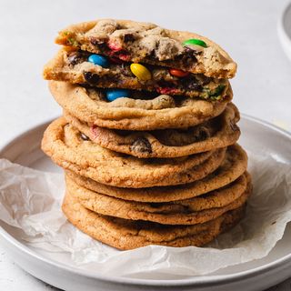 Biscuit cu bomboane M&M