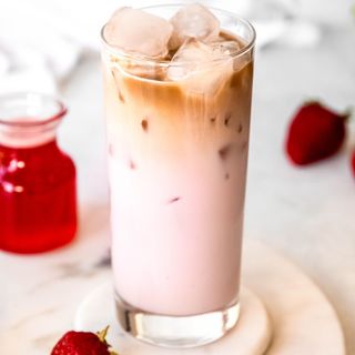Strawberry  Iced Latte